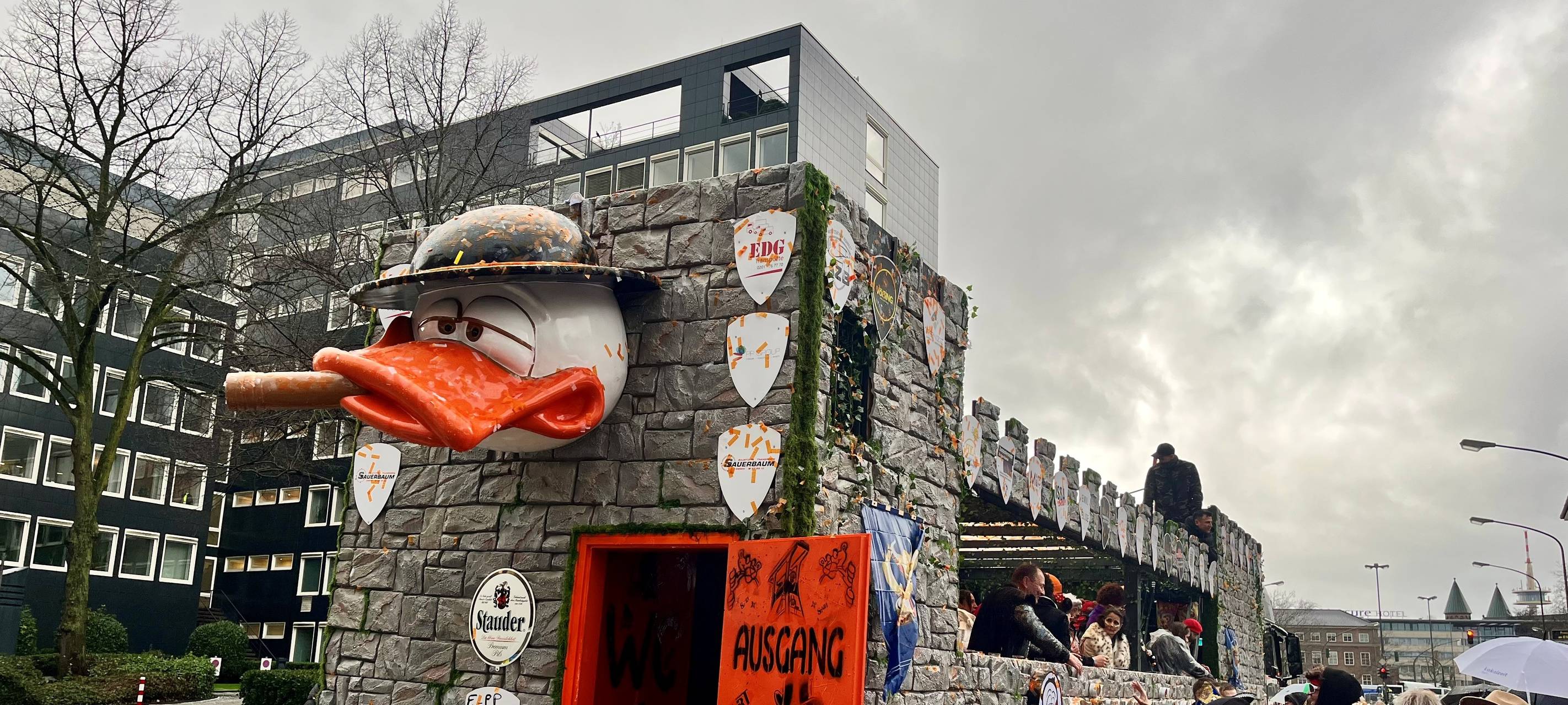 Rekord in Essen geknackt: Der längste Karnevalswagen Deutschlands!