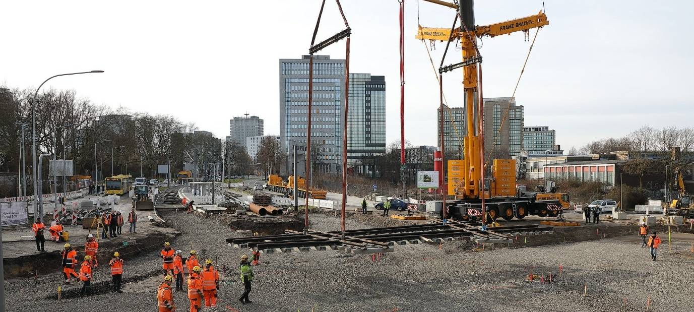 Citybahn in Essen: Riesige Gleise verlegt