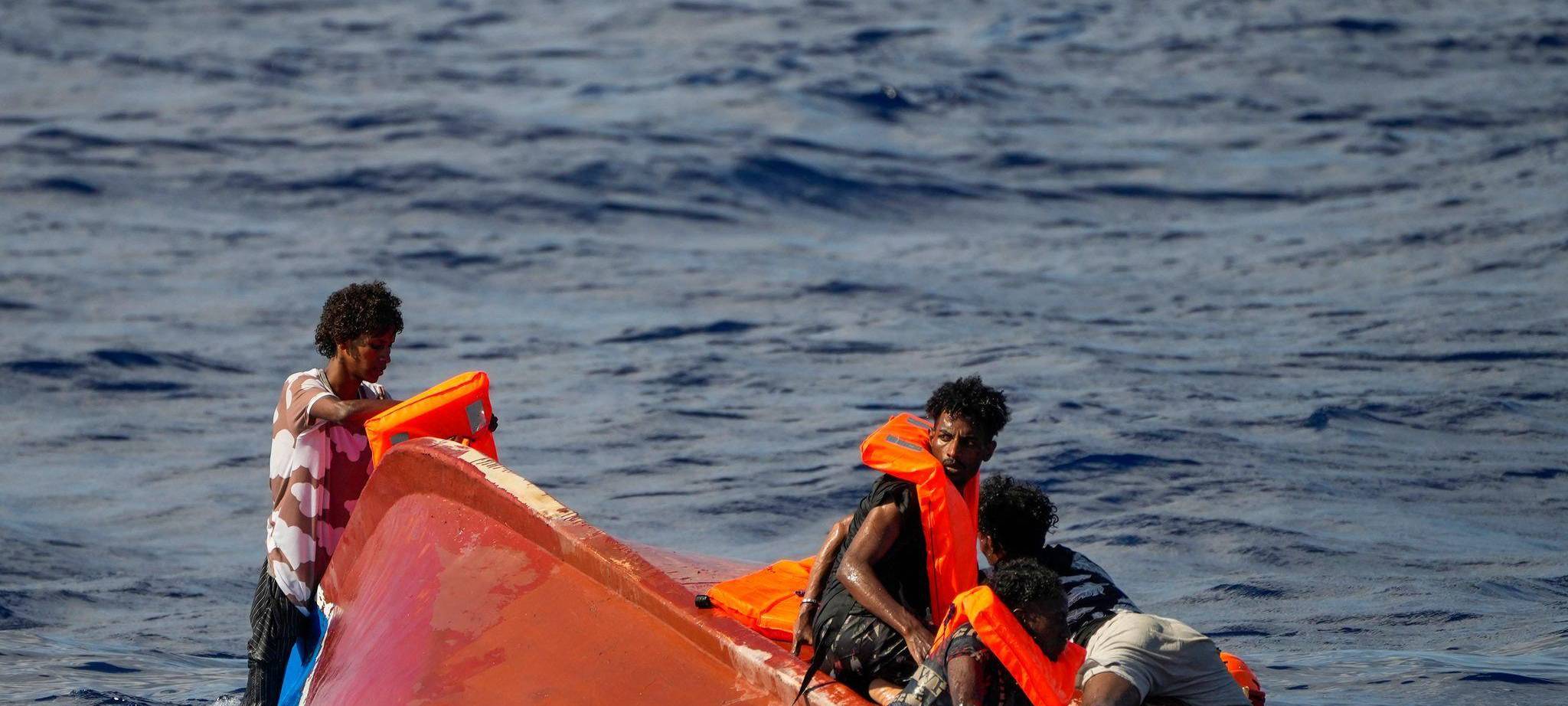 Migranten mit Rettungswesten