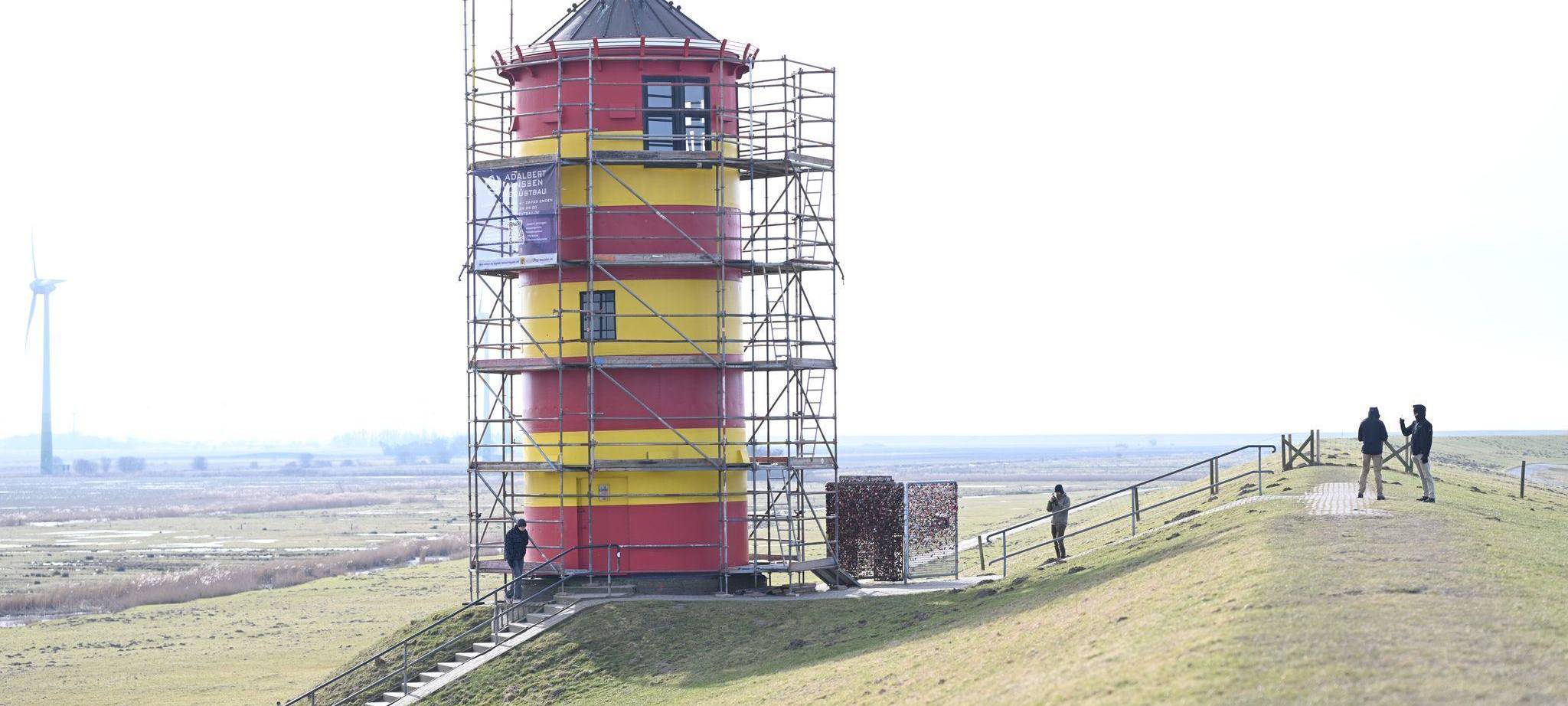 Pilsumer Leuchtturm bekommt Neuanstrich