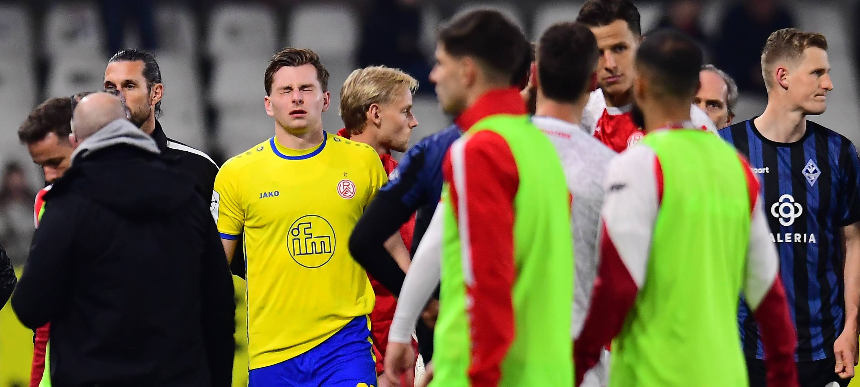 Böller-Skandal bei Rot-Weiss Essen: Spielabbruch? Das sagt Schiri-Experte Babak Rafati