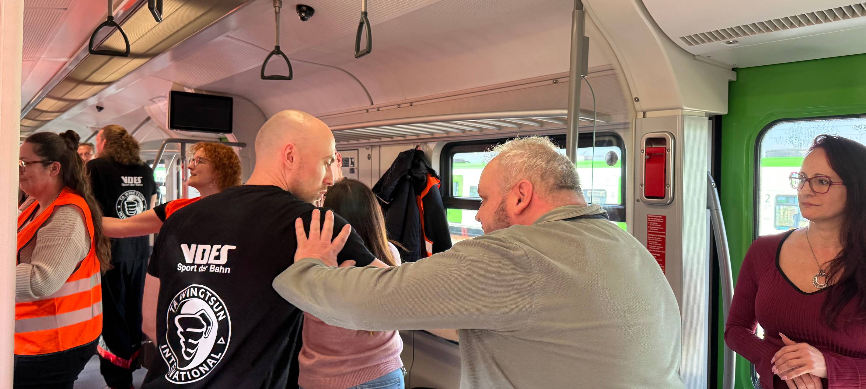 "Jeder Übergriff ist ein Übergriff zu viel": Sicherheitstraining in Essen für Zugbegleiterinnen und Zugbegleiter