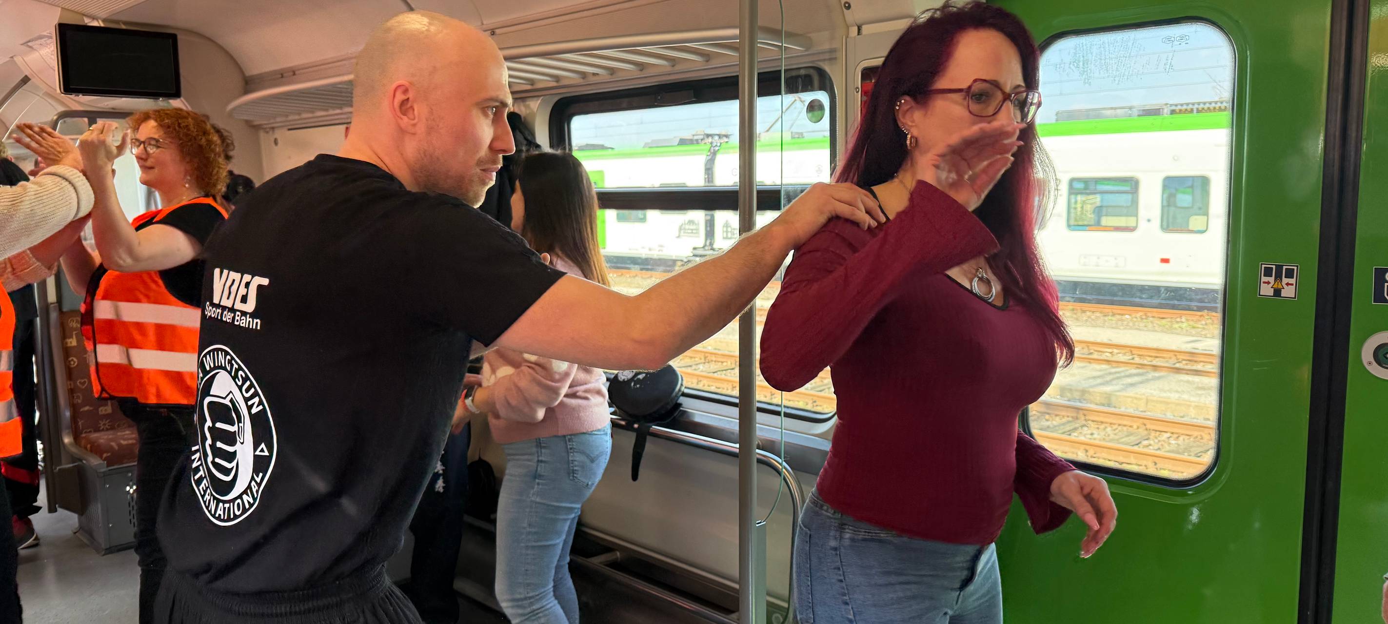 "Jeder Übergriff ist ein Übergriff zu viel": Sicherheitstraining in Essen für Zugbegleiterinnen und Zugbegleiter