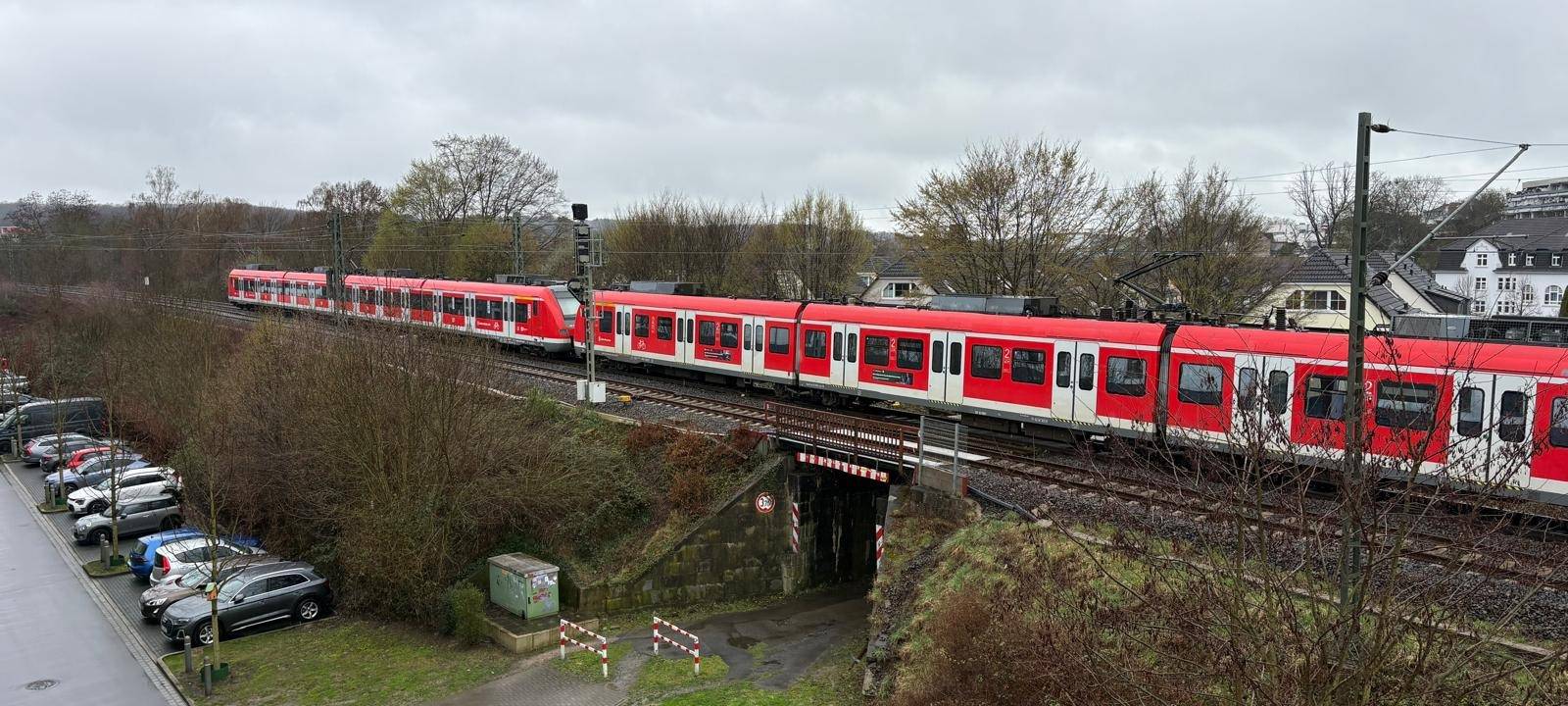 S6 in Essen gestrandet - Feuerwehr evakuiert Zuggäste