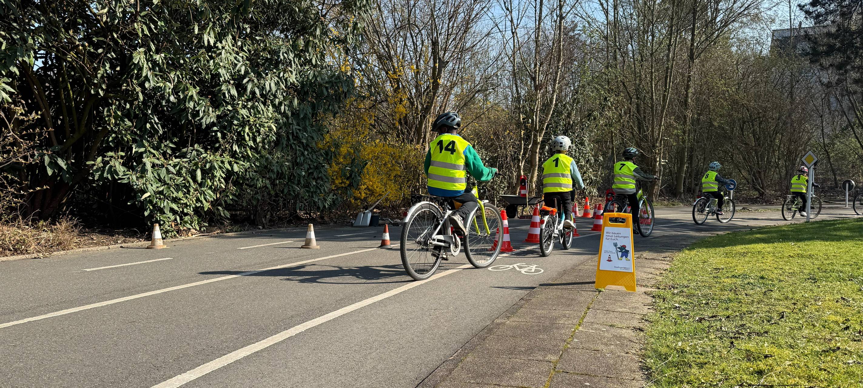 Schüler in Essen trainieren an Baustellen.
