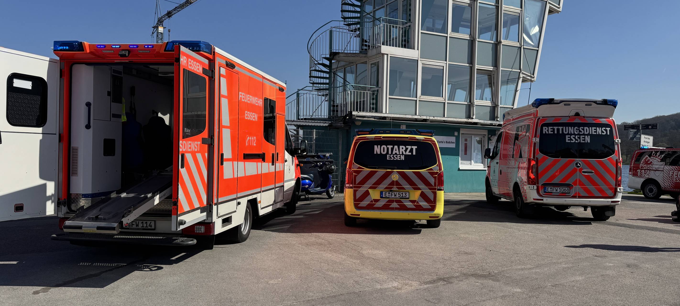 Feuerwehr Essen im Einsatz - Ruderboot umgekippt