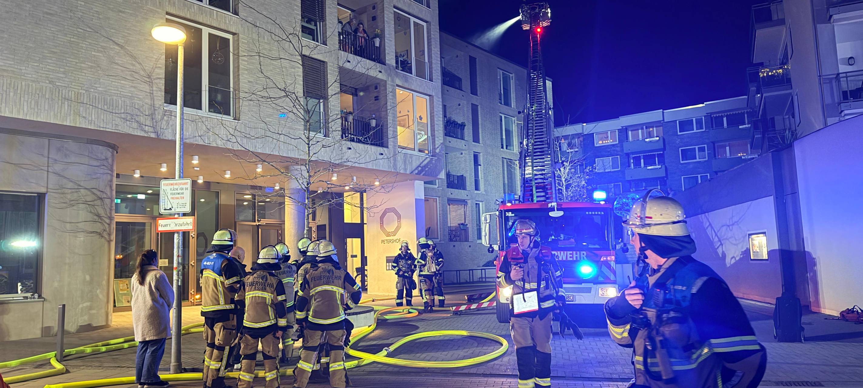 Brand in Essen: Feuerwehr warnt vor Rauchgasen