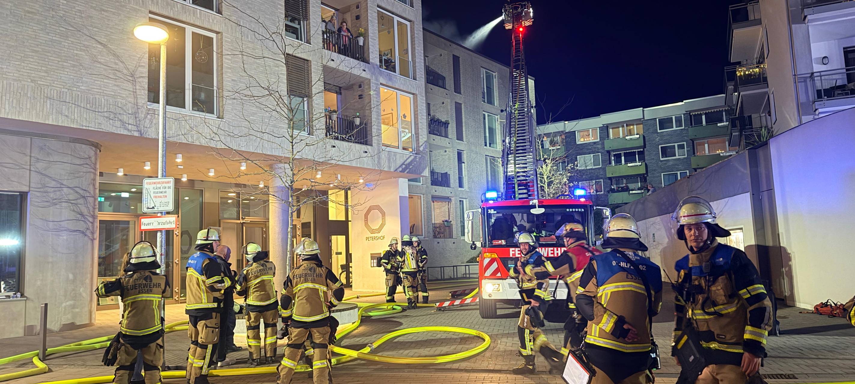 Brand in Essen: Feuerwehr warnt vor Rauchgasen