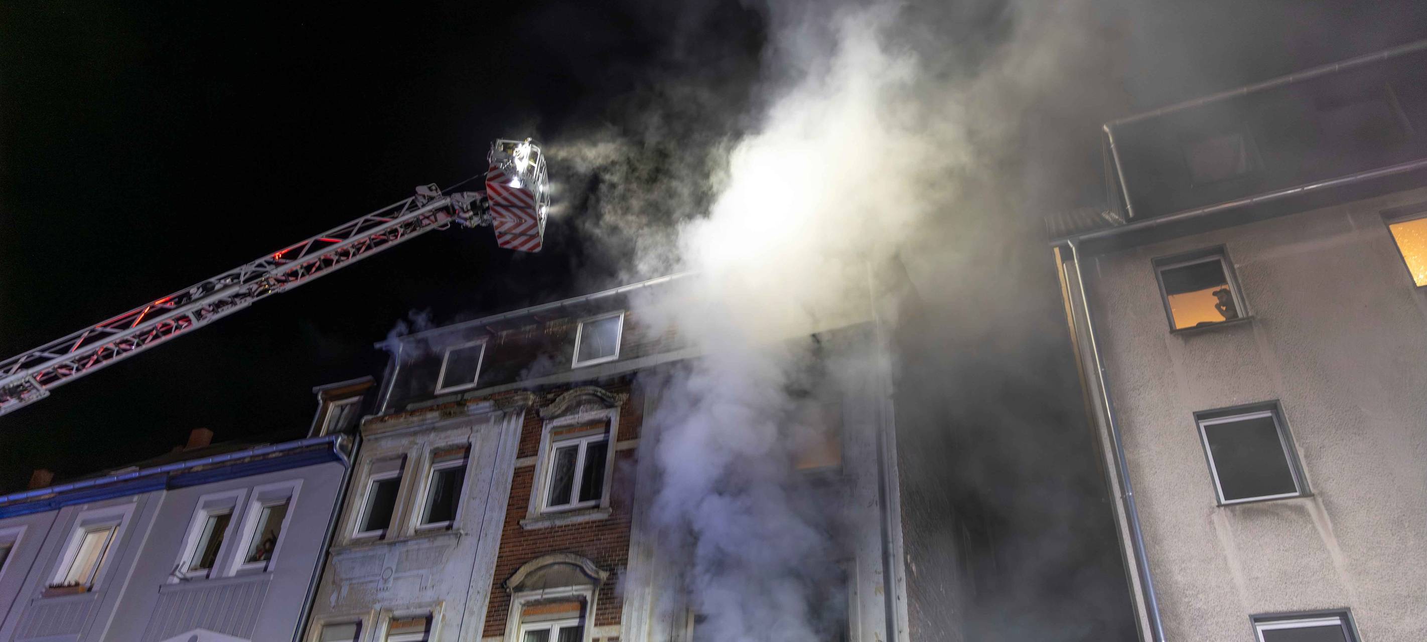 Kind in Essen aus brennender Wohnung gerettet