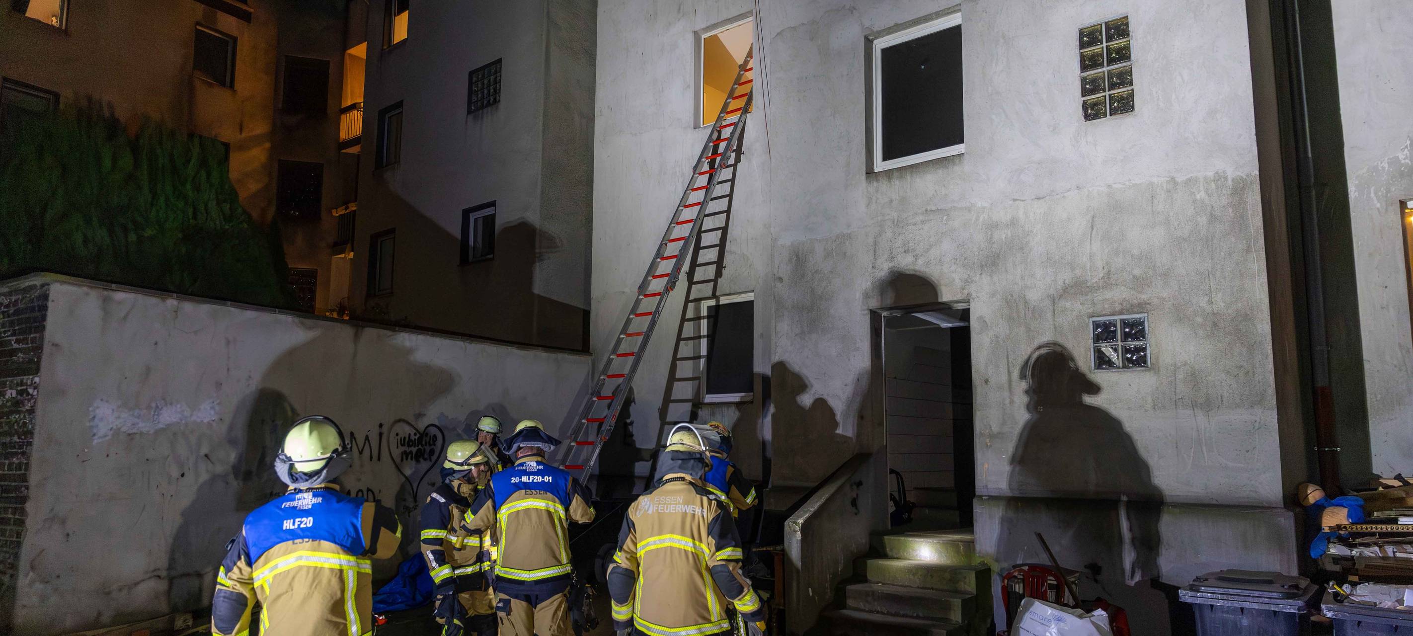Kind in Essen aus brennender Wohnung gerettet
