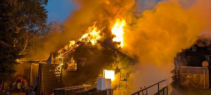 Brennende Gartenhütte Foto: Feuerwehr Essen
