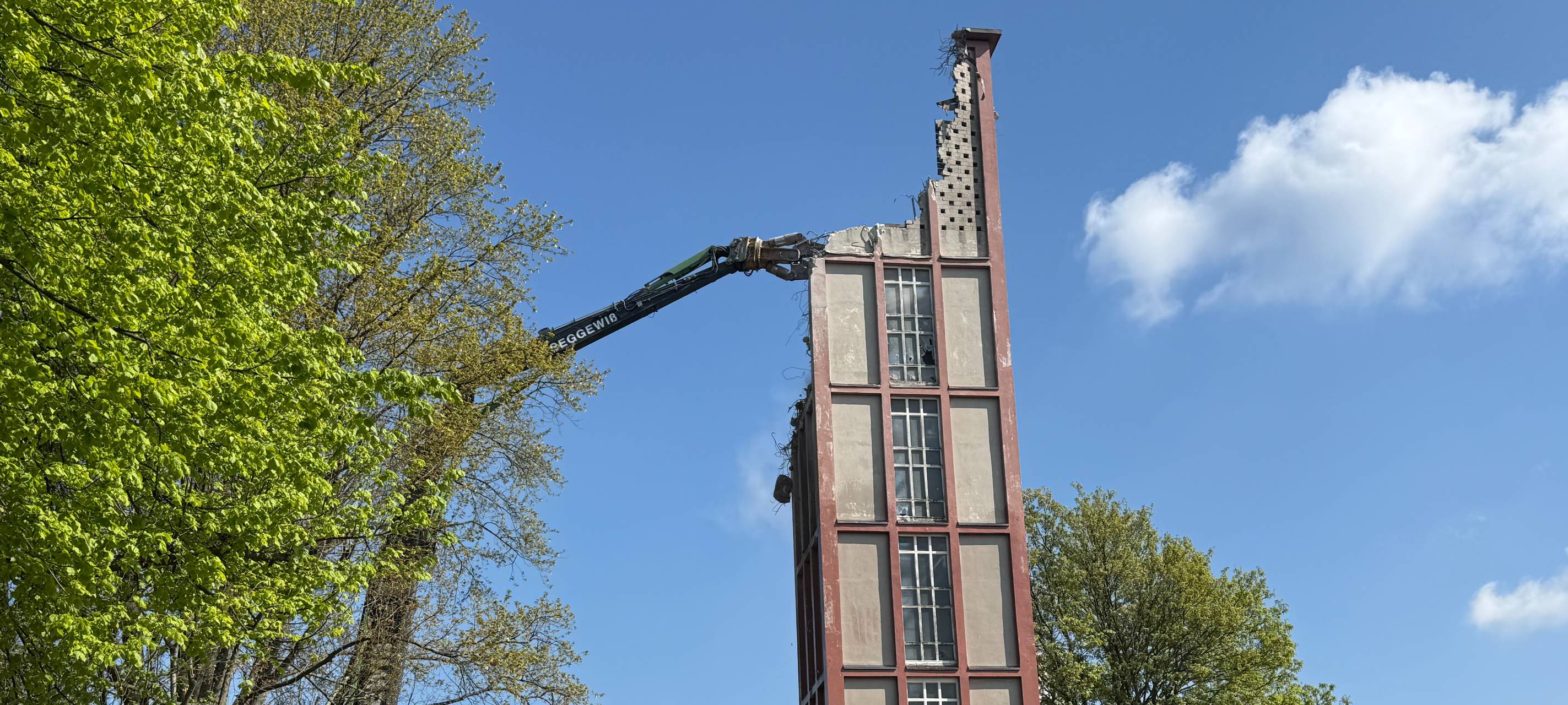 Baustart in Essen für neues Hospiz - Kirchturm abgerissen
