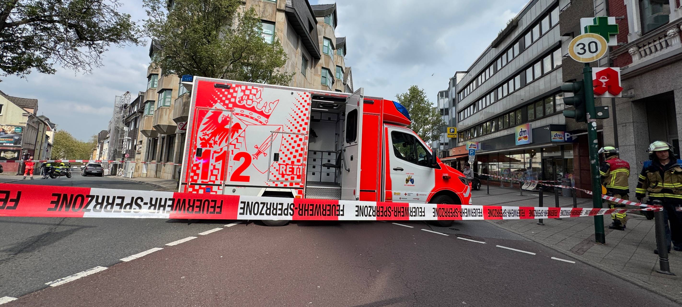 Schwerer Unfall in Essen - Fußgängerin angefahren