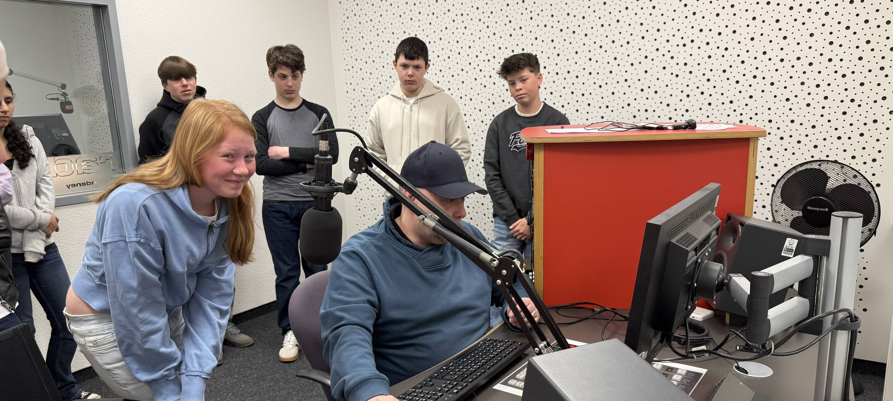 Girls' und Boys' Day in Essen: Jugendliche besuchen Radio Essen
