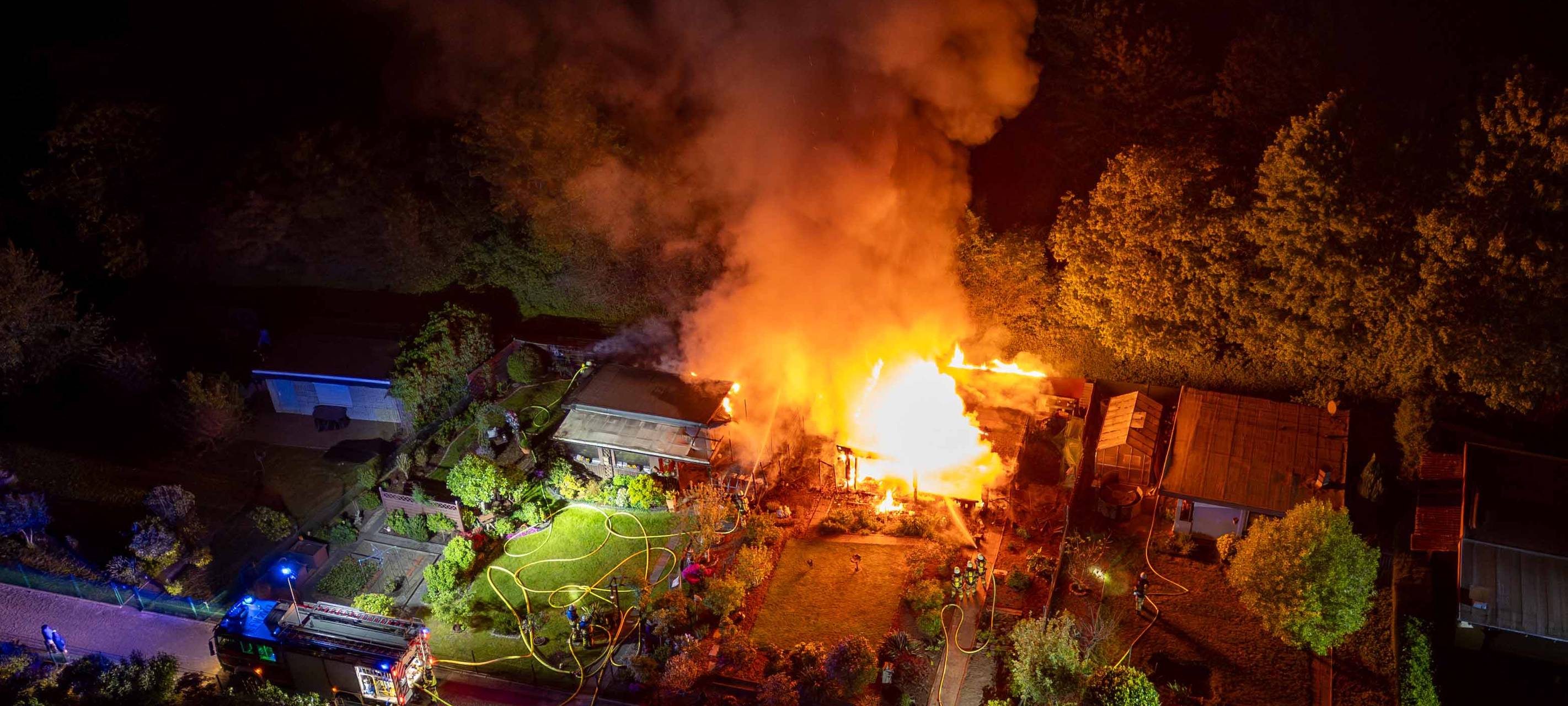 Mehrere Brände in Essen: Gartenlauben in Flammen