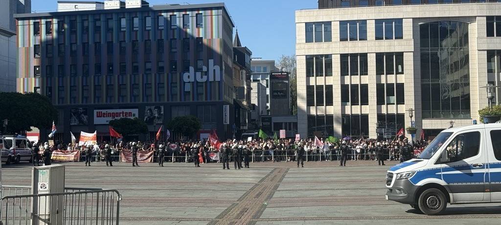 Demos in Essen am 1. Mai: Die Großeinsatz-Lage im Ticker