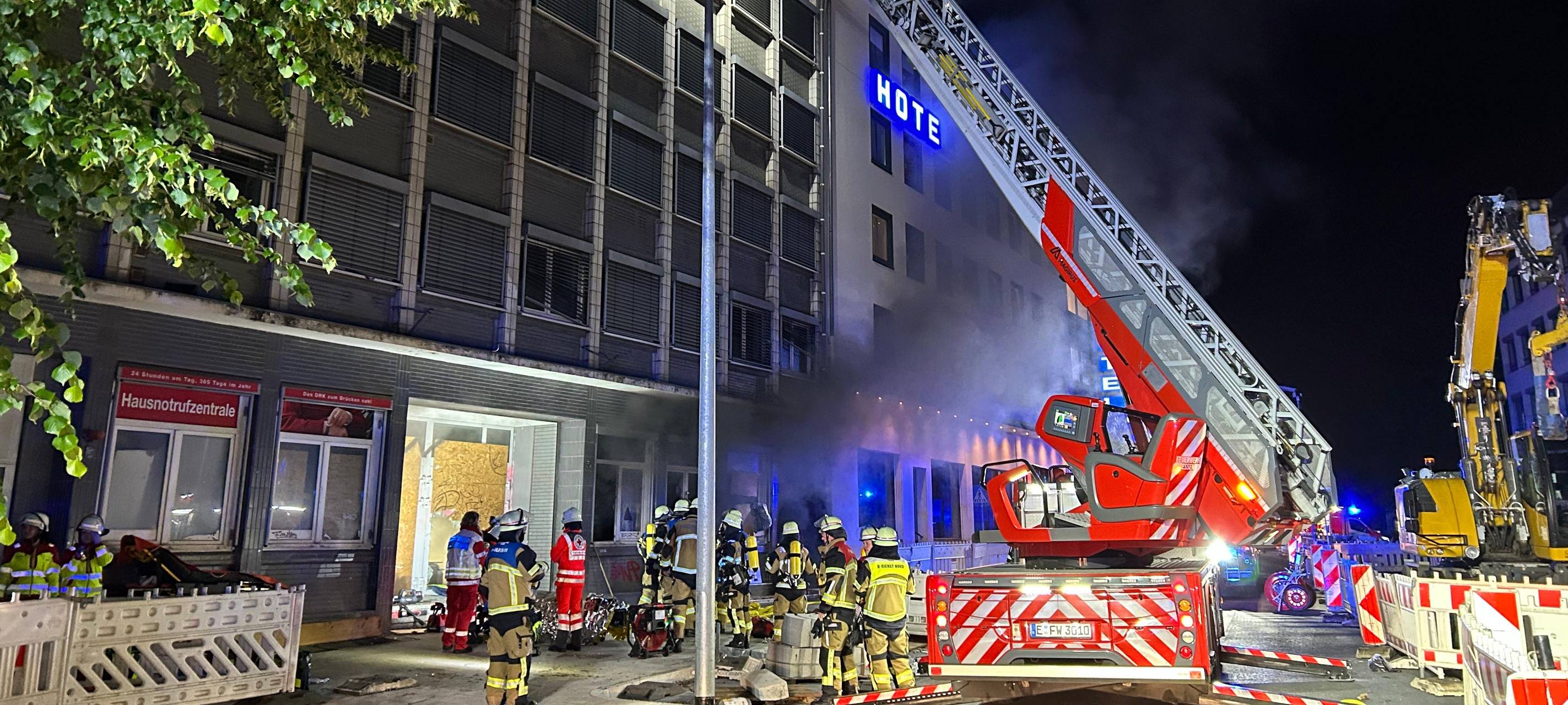 Feuerwehr Essen rettet Menschen - überall Rauch