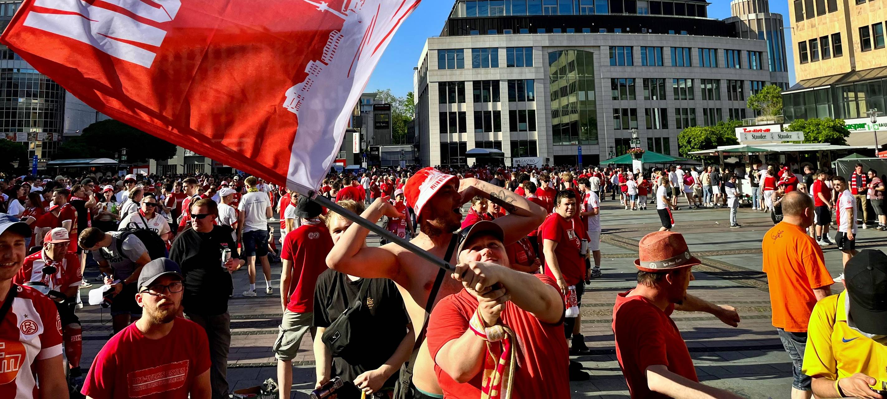 Rot-Weiss Essen: Public Viewing auf dem Kennedyplatz