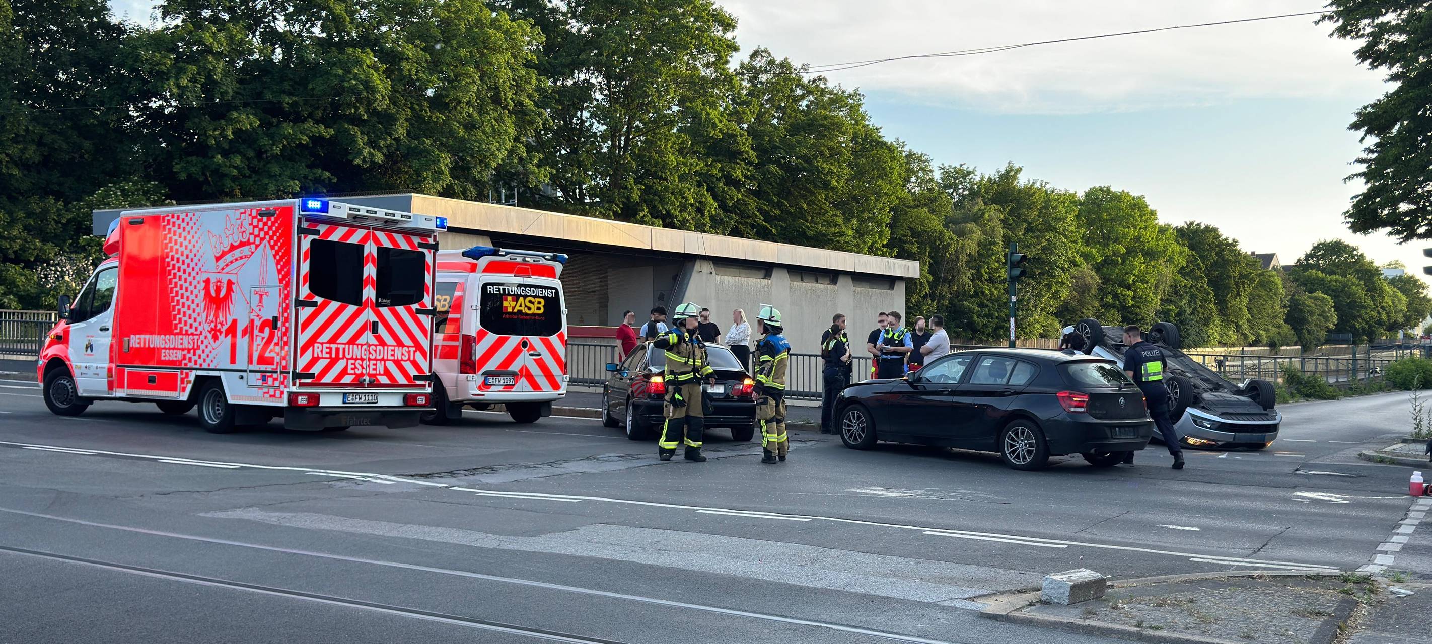 Verkehrsunfall in Essen: Auto landet auf dem Dach
