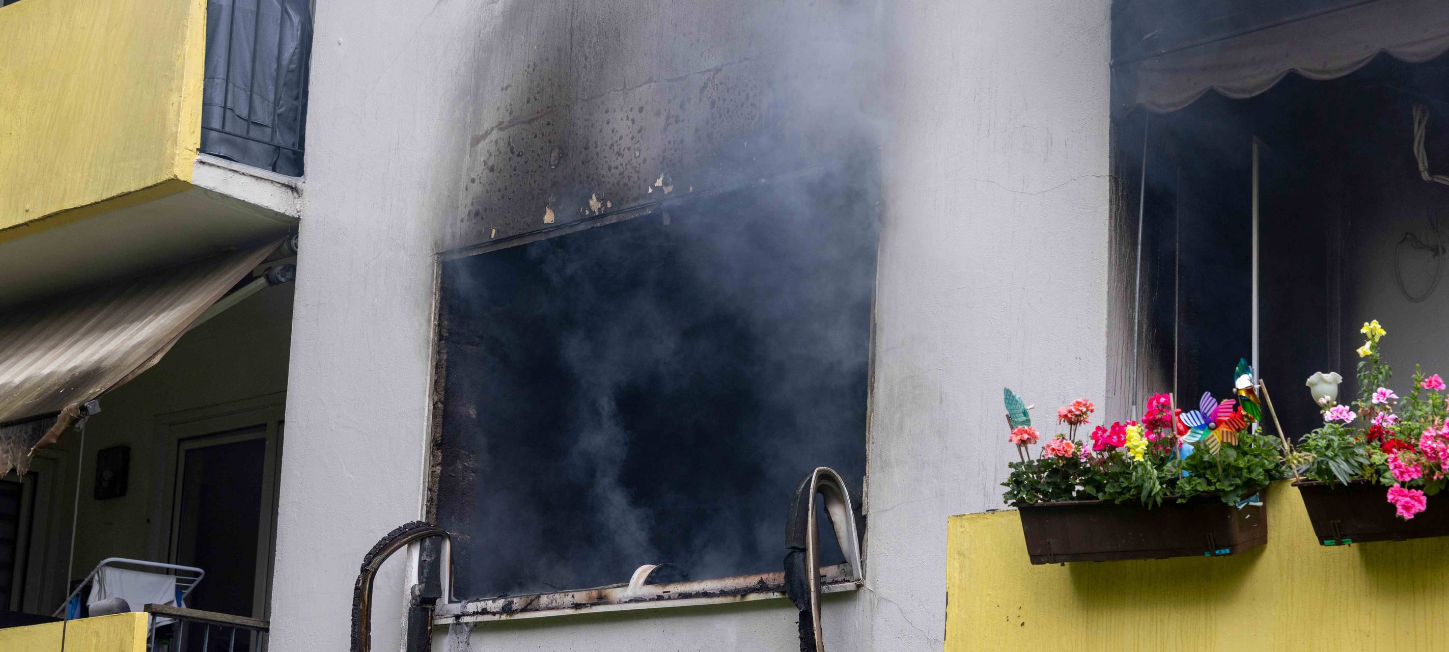 Feuerwehr Essen rettet Katze aus brennendem Haus