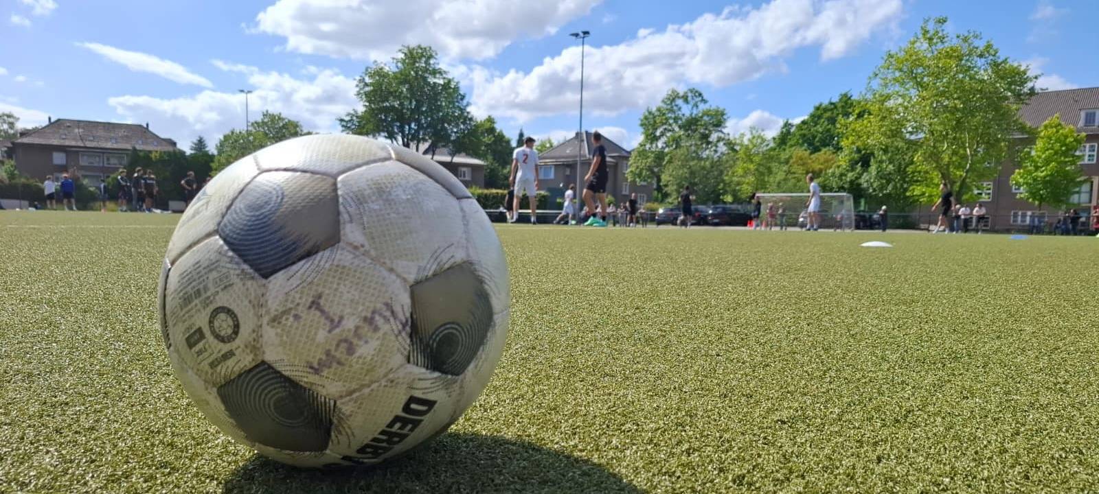 Besonderes Fußballspiel in Essen: TUSEM kickt gegen Politiker