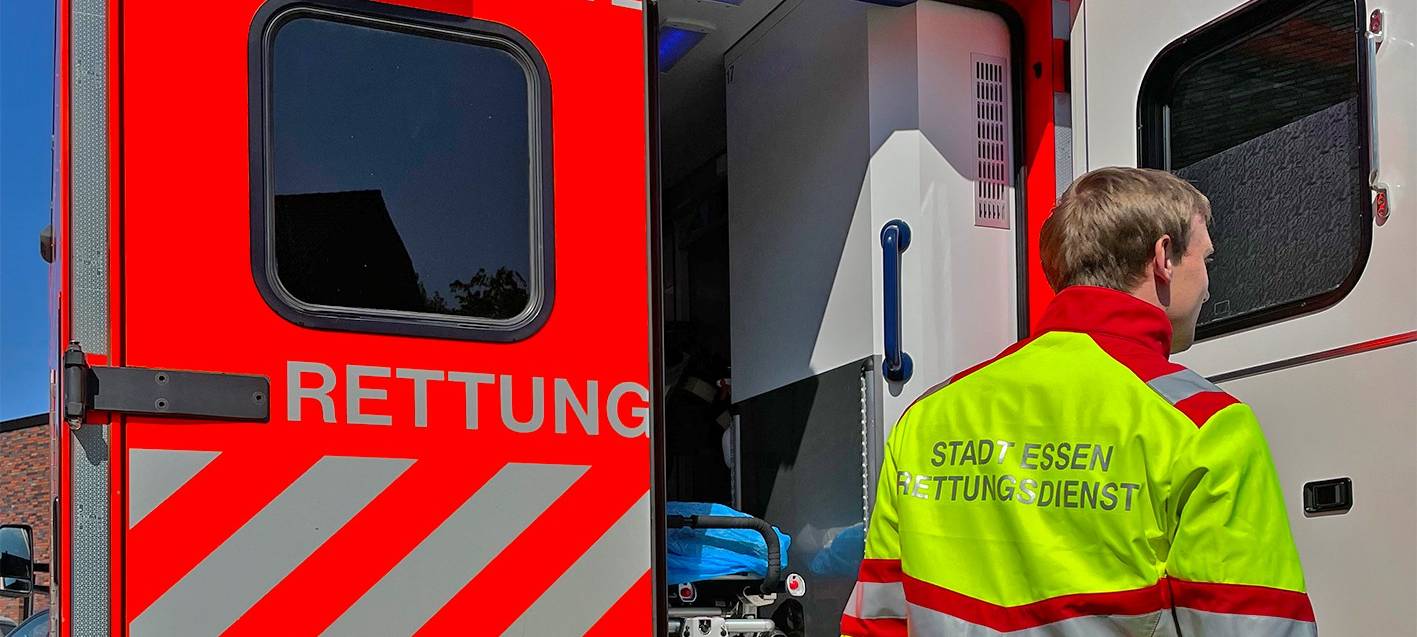 Kind in Essen aus dem Fenster gefallen - Rettungsdienst im Dauereinsatz