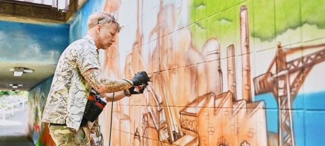 Graffiti verschönert Unterführung in Essen