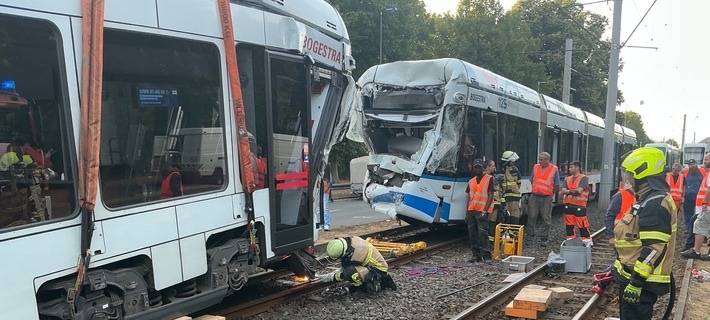 Arbeiten an der Straßenbahn. Foto: Feuerwehr Essen