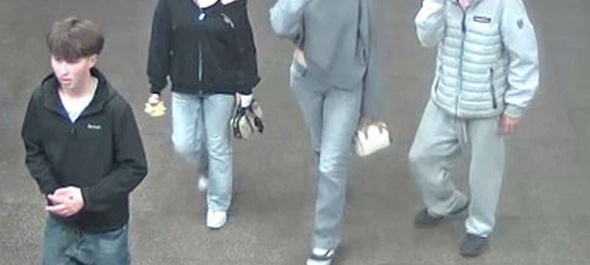 Jugendliche rauben in Essen Mann aus - Fotofahndung