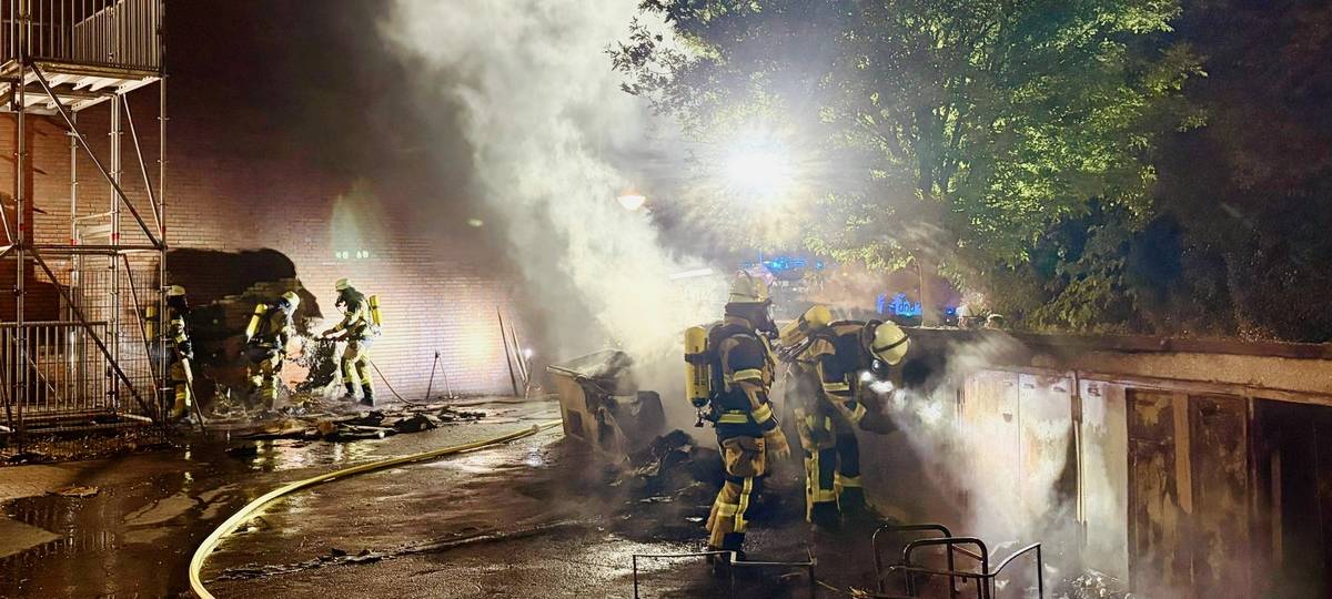 Brandserie in Essen: Feuerwehr mehrfach im Einsatz
