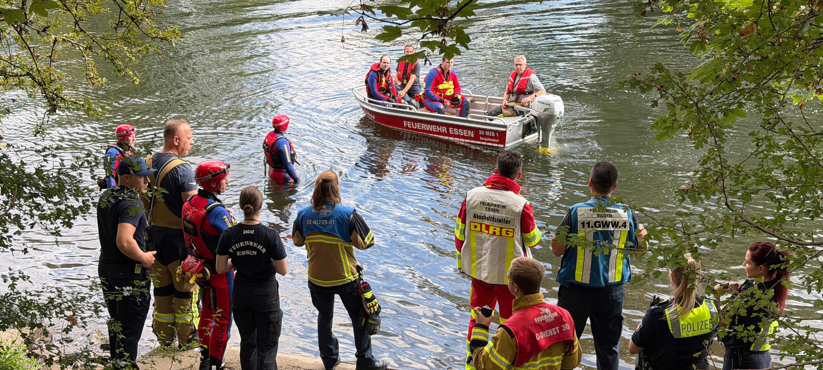 Großeinsatz in Essen: Suche nach möglicher Person in der Ruhr