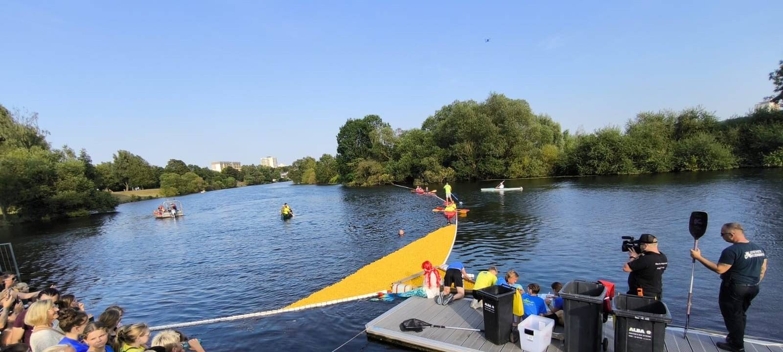 Entenrennen auf der Ruhr in Essen