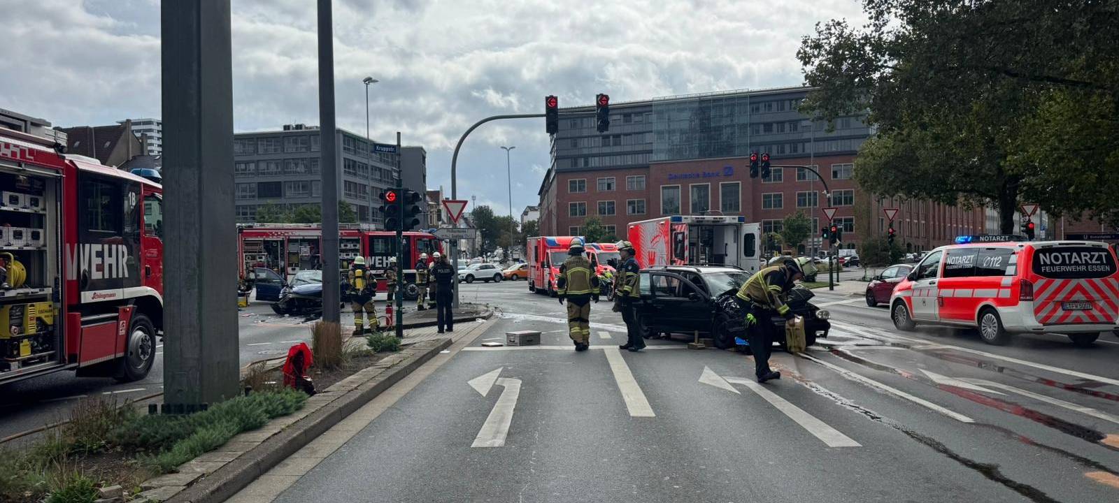 Schwerer Verkehrsunfall in Essen auf großer Kreuzung