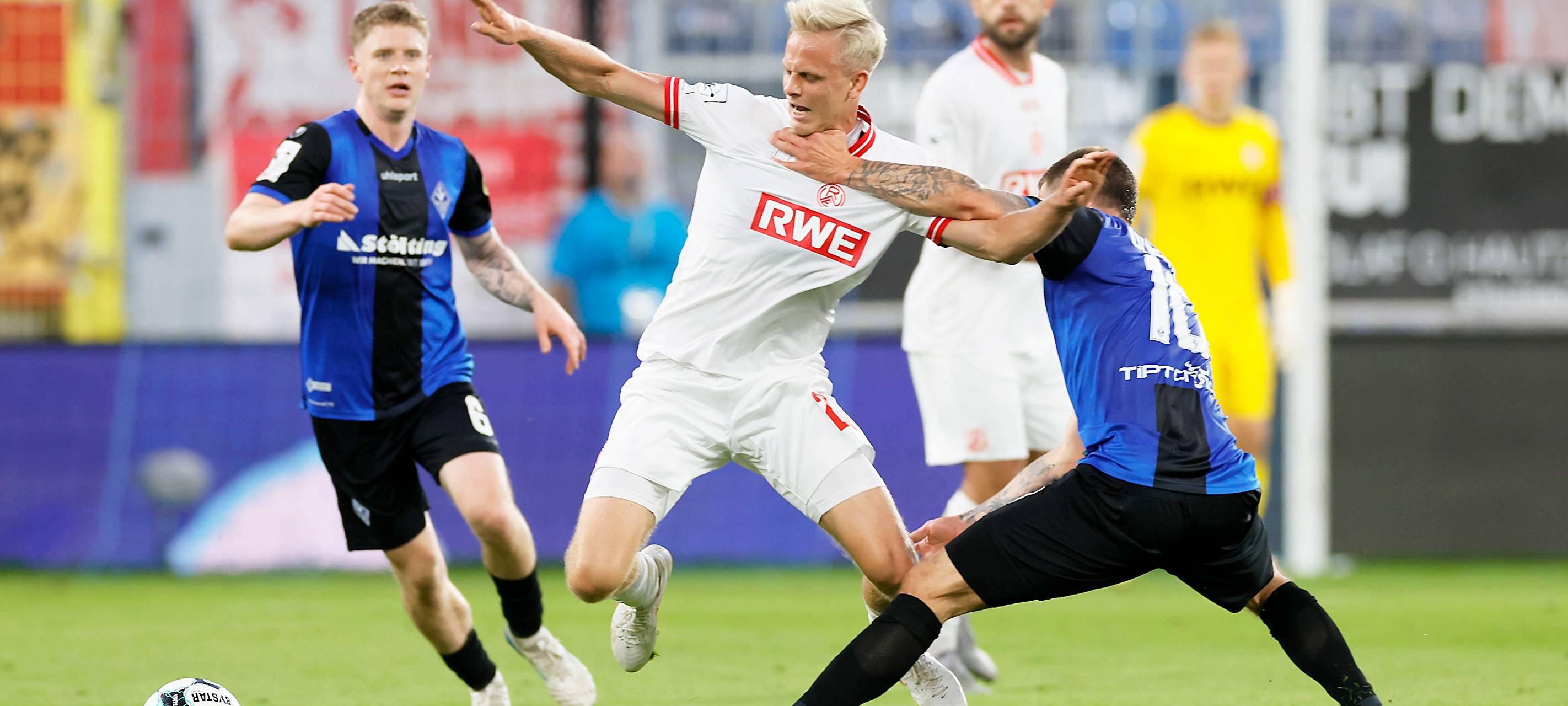 Rot-Weiss Essen dreht Spiel in Mannheim und springt Platz zwei