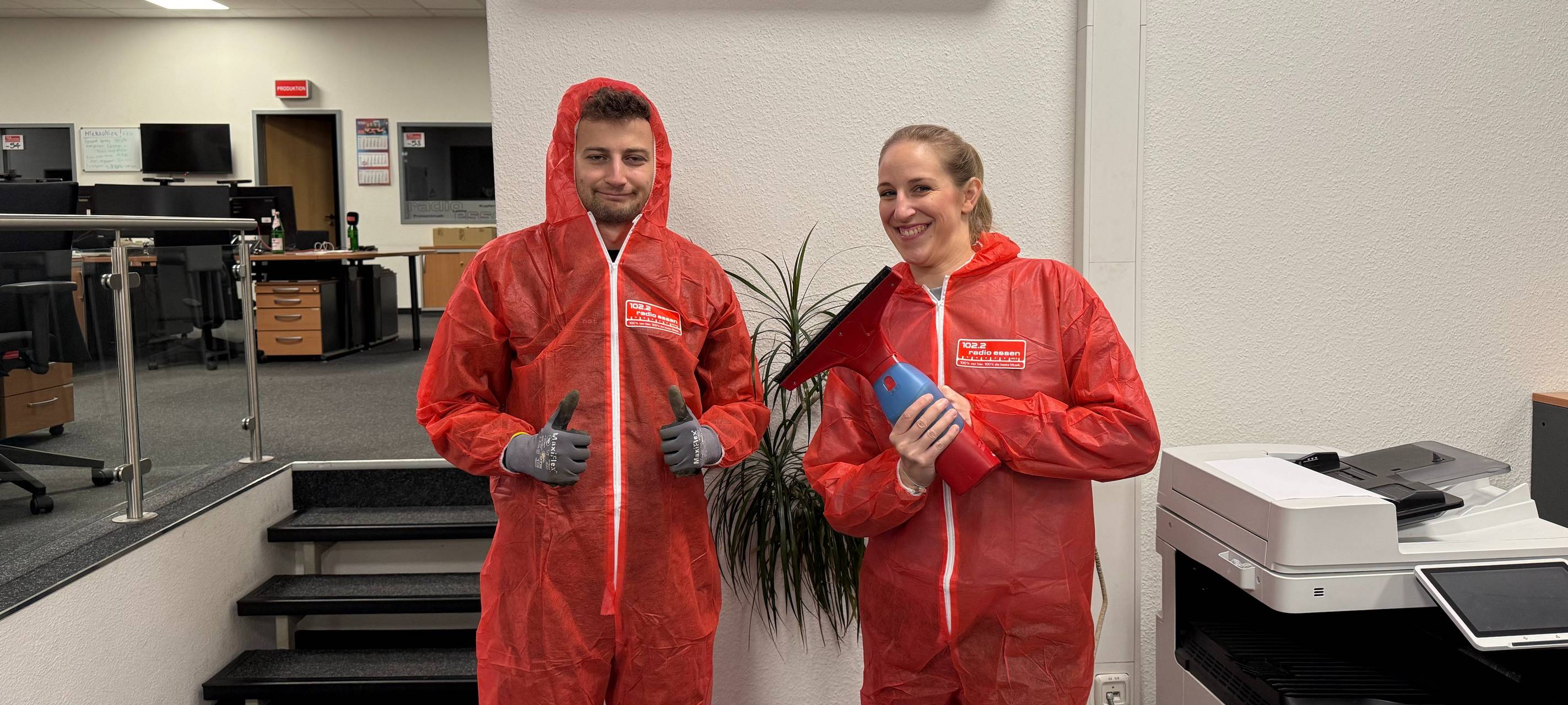 Radio Essen-Frühschicht löst Wettschulden ein - Gartenarbeit, Stall ausmisten und mehr