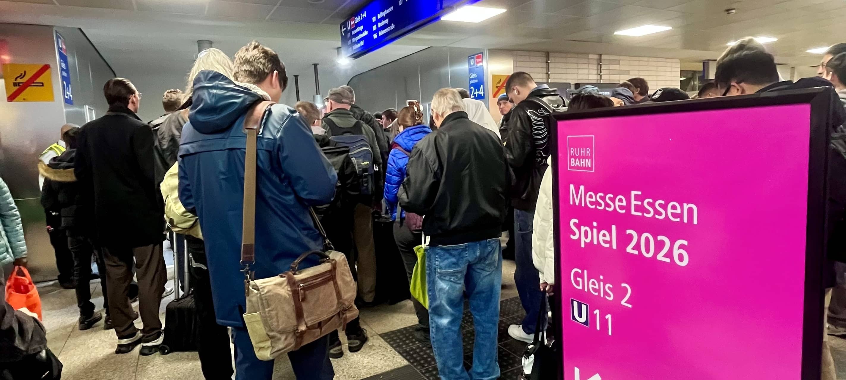 Volle Bahnen in Essen - Spielemesse füllt den Hauptbahnhof