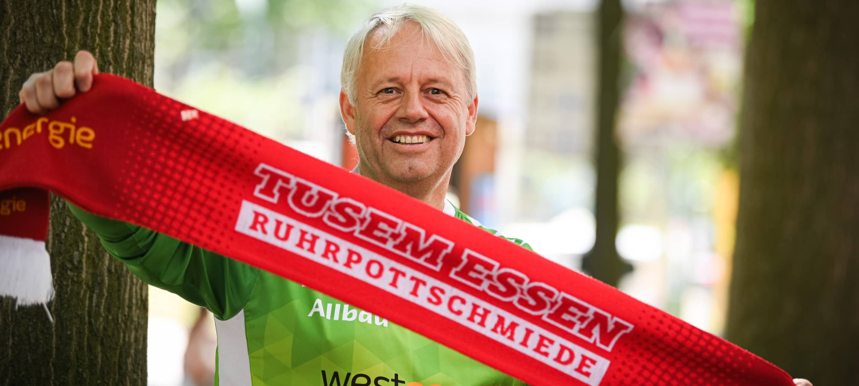 Mit Bus und Bahn: Fan vom TUSEM Essen fährt zu jedem Auswärtsspiel