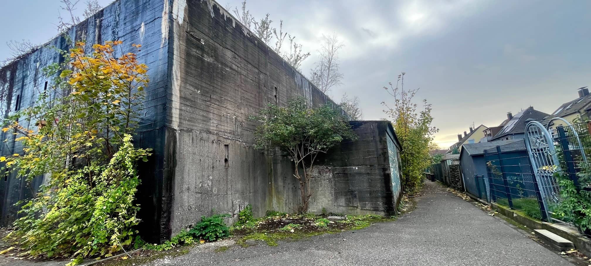 Rätselhafter Zaun in Essen: 10.000 Euro und viele offene Fragen