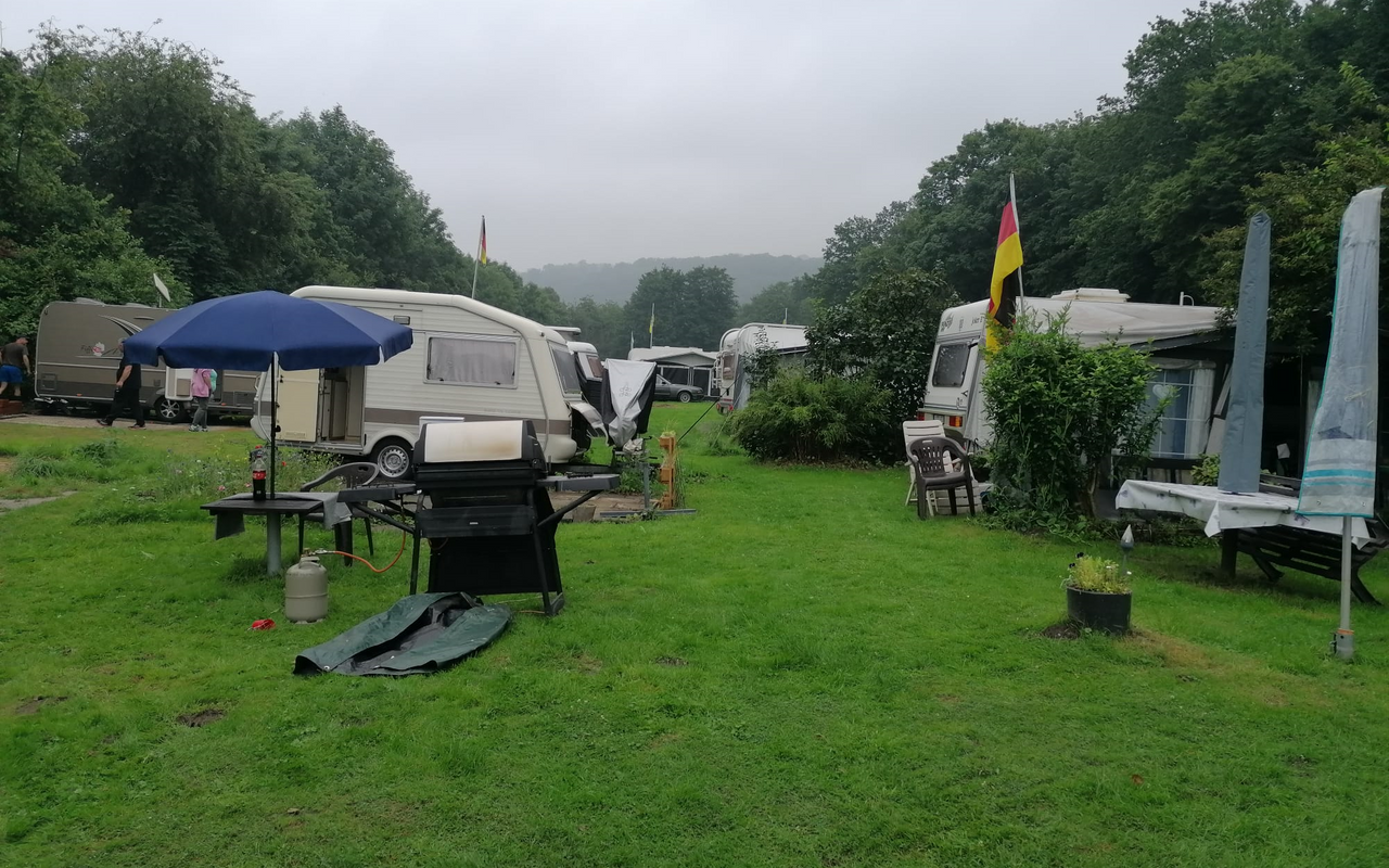 Hochwasser auf dem Campingplatz Deichklause in Essen-Radio