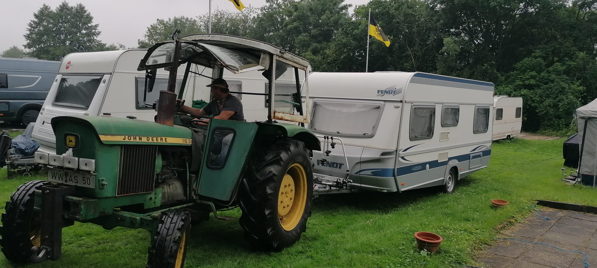 Hochwasser auf dem Campingplatz Deichklause in Essen-Radio