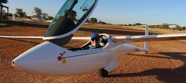 Essener fliegt Rekordstrecke mit Segelflieger in Namibia