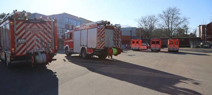 Feuwehr-Einsatz am Gymnasium An der Wolfskuhle in Essen