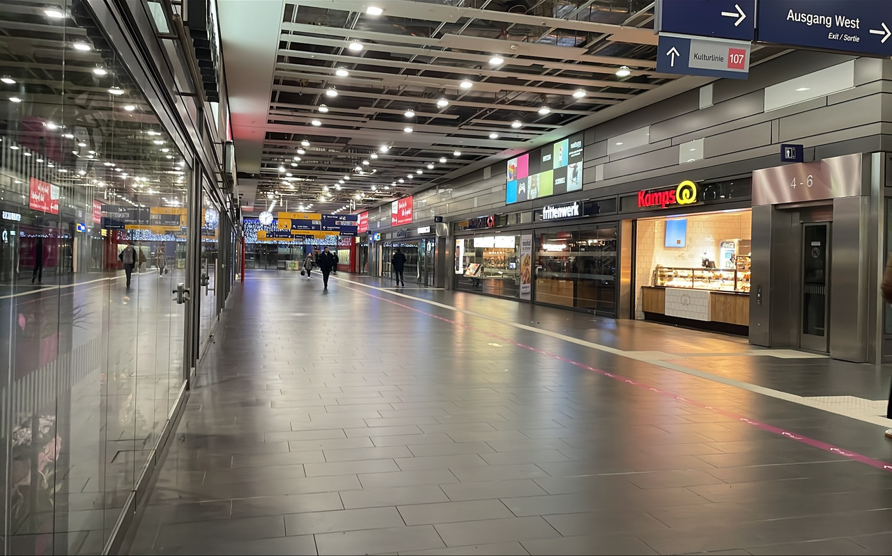 Der Essener Hauptbahnhof gegen 6 Uhr