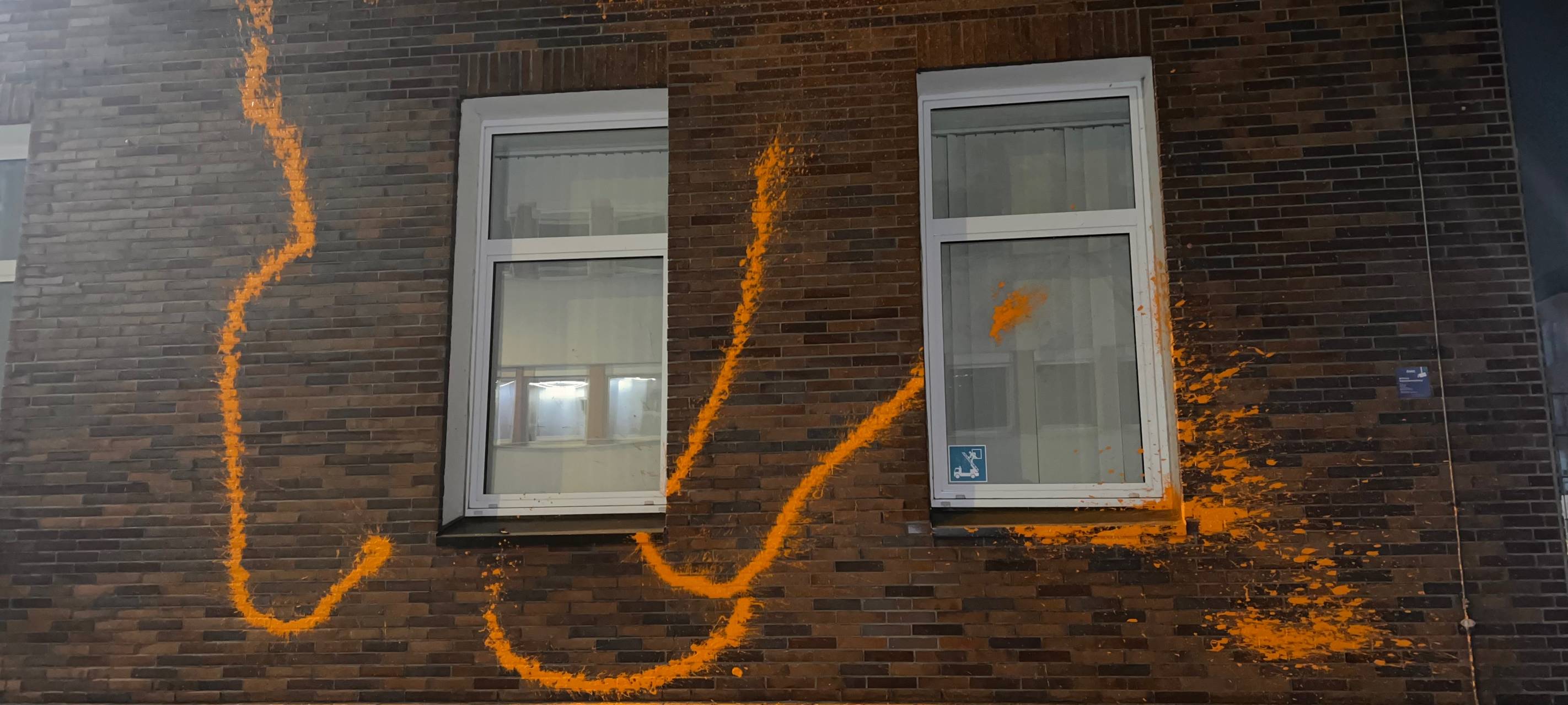 RWE-Zentrale in Essen von Klimaaktivisten beschmiert