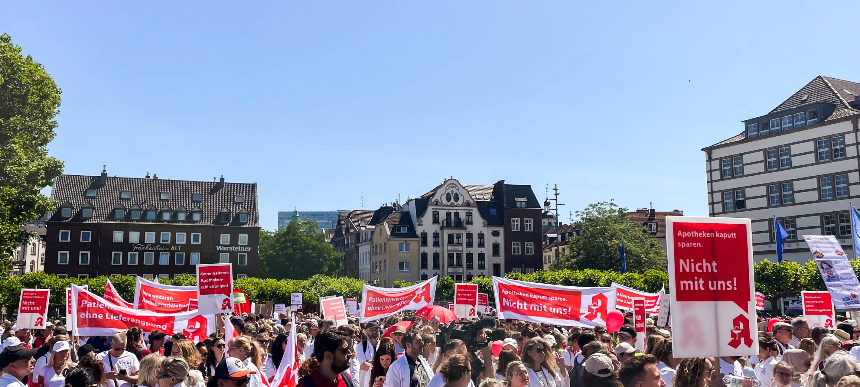 Proteste in Essen: Apotheken und Arztpraxen bleiben zu
