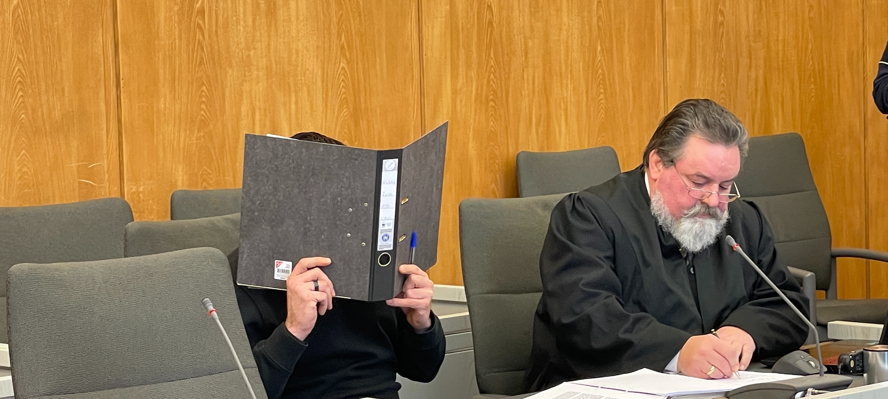 Versuchter Mord in Essen - Angeklagter entschuldigt sich bei Polizist