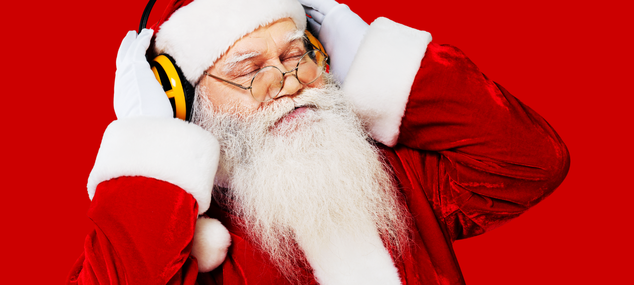 Der Weihnachtsmann bei Radio Essen mit Kopfhörern