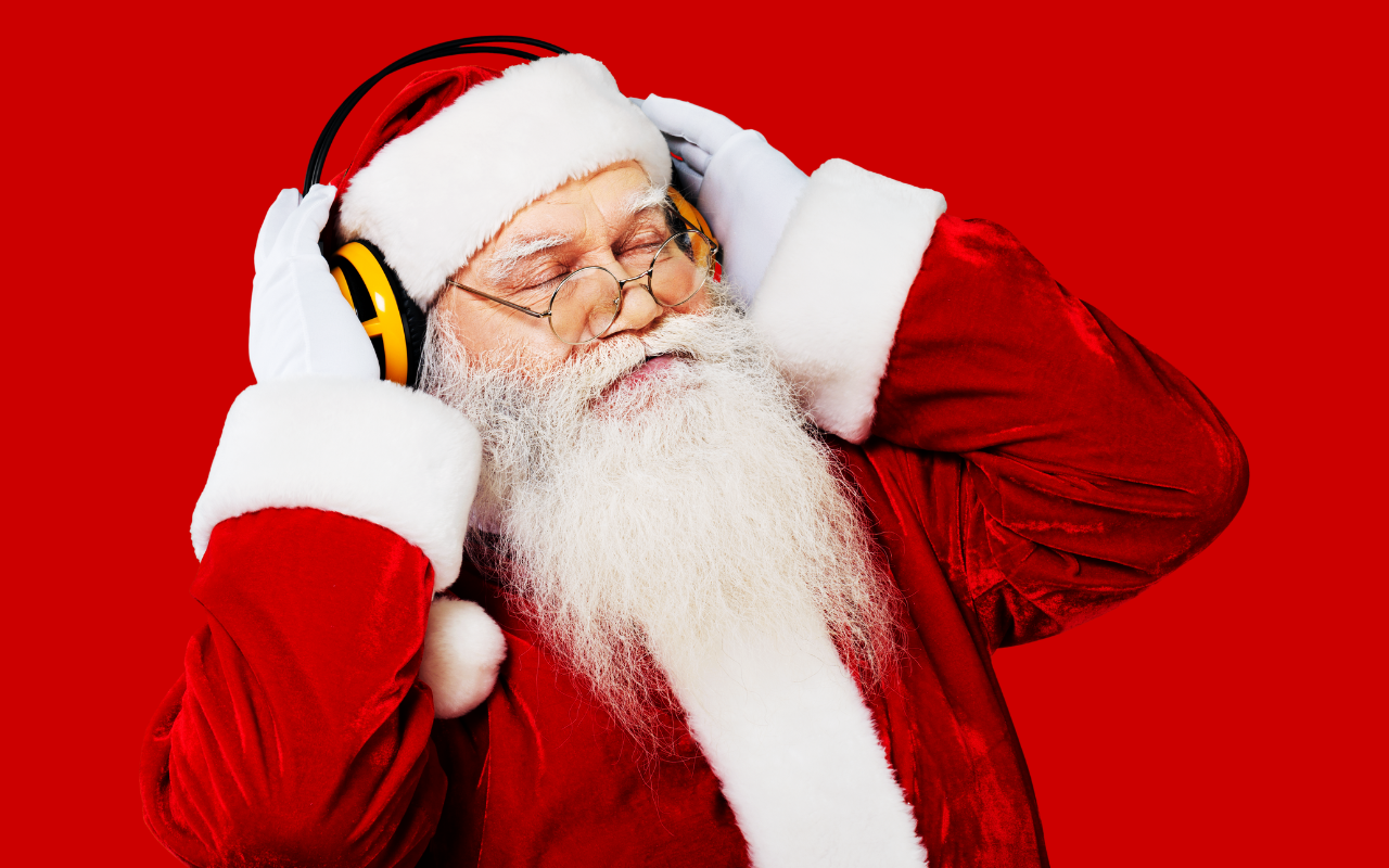 Der Weihnachtsmann bei Radio Essen mit Kopfhörern