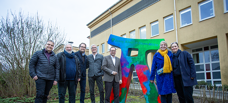 Für mehr Farbe in Essen: Neue Skulptur vor Krankenhaus