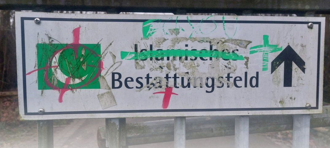 Nordfriedhof Essen: Schmierereien auf Infotafeln des islamischen Bestattungsfeldes